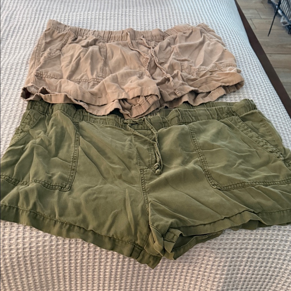 GAP Women's Cargo Shorts - Green and Tan